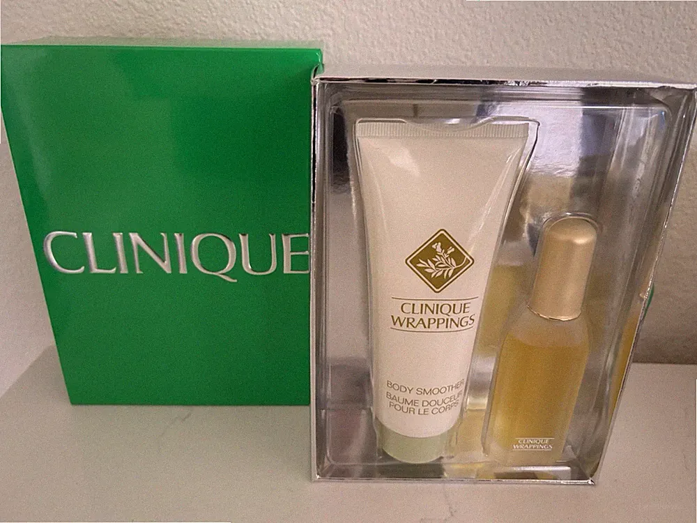 Clinique Wrappings Women 2pc Gift Set .85 oz Perfume + 3.4 oz Body Smoother